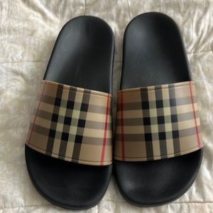 Burberry slides authentic bought from Saks too small. Fits like an 8, I’m 8.5